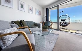 Le Mirage- Stylish, Central Apartment With Pools, Sauna, More